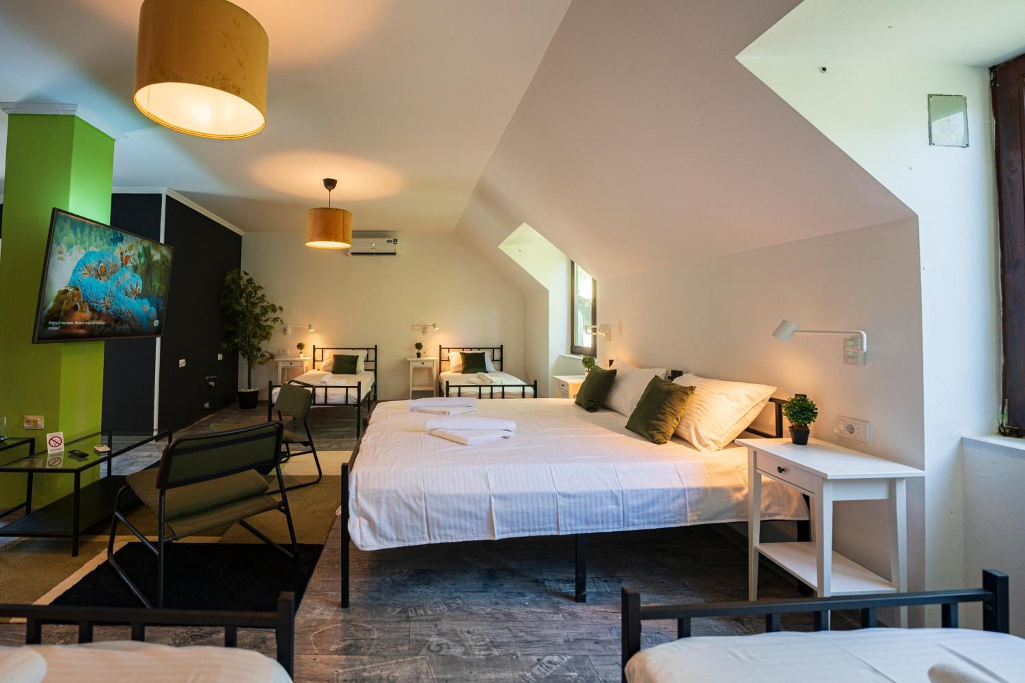 Cozy Nook B&B - Free Private Parking Novi Sad Bagian luar foto