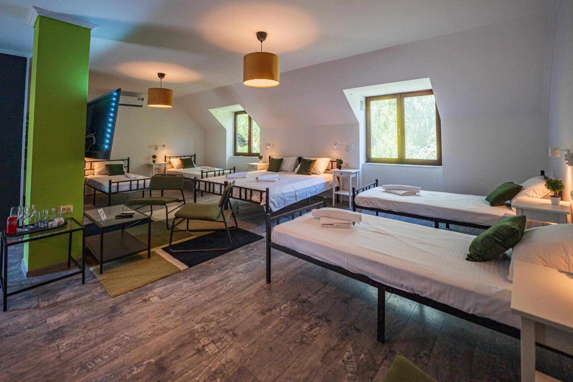 Cozy Nook B&B - Free Private Parking Novi Sad Bagian luar foto
